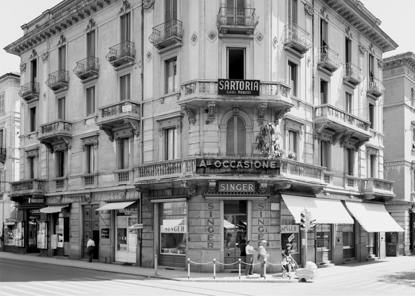 Ricordi Merceria “All’occasione”, di S. Neumann, angolo via Pretorio / corso E. Pestalozzi a Lugano. 1955