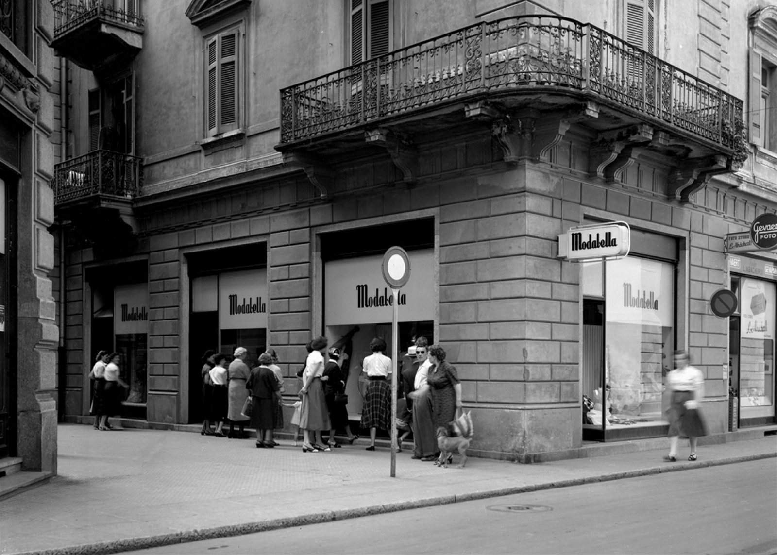 Ricordi Vetrine del negozio Modabella in via Canova a Lugano, giugno 1954